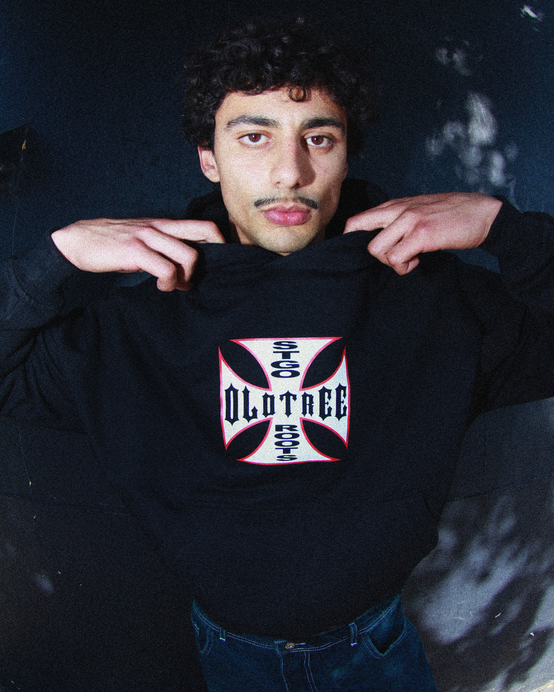 Hoodie Boxy Fit Stgo Roots Negro Old Tree