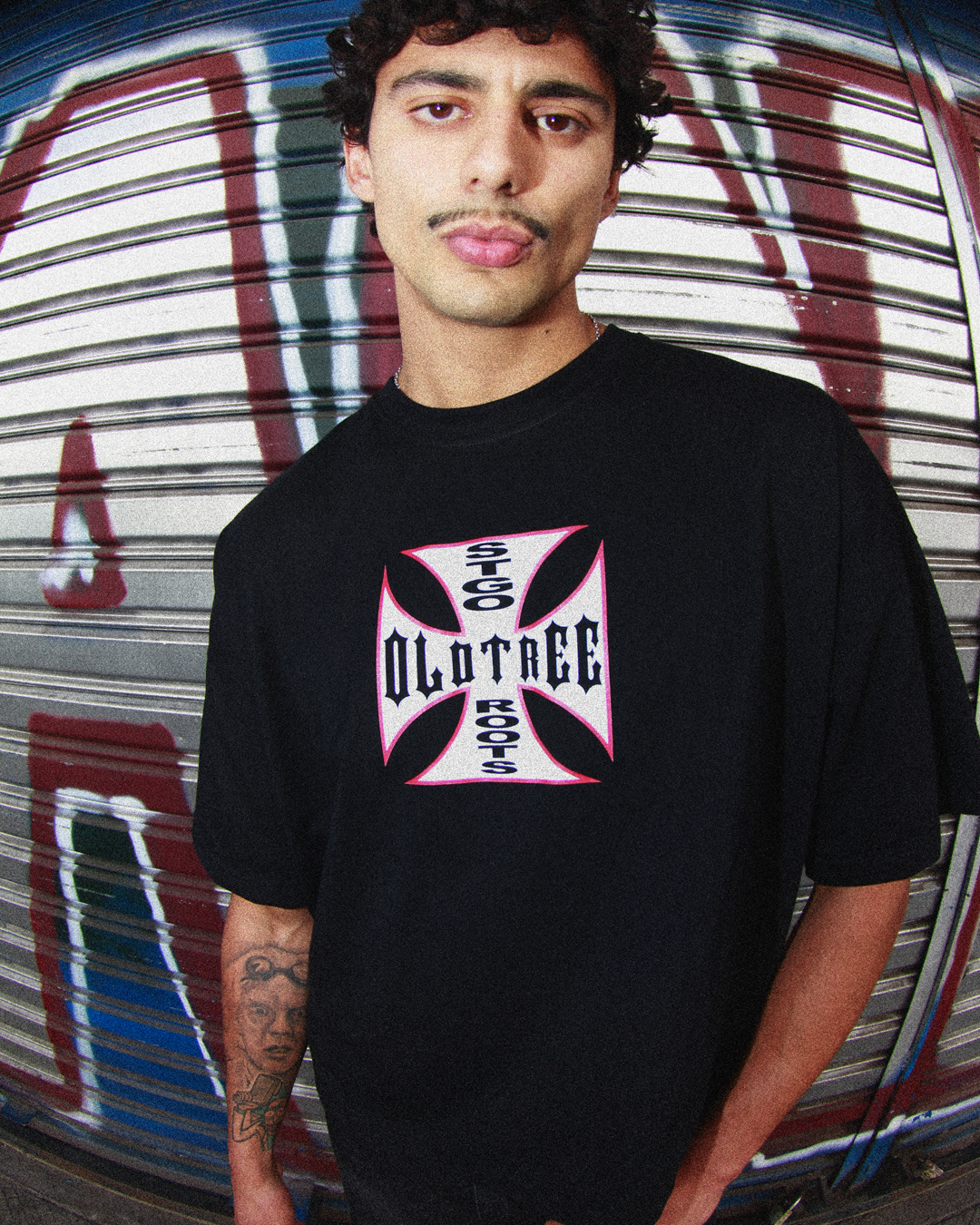 Polera Stgo Roots Negra Old Tree