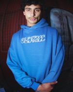 Hoodie Boxy Fit Letters Bordado Celeste Old Tree - Imagen 2